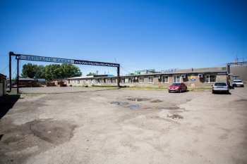 Открытая асфальтированная складская площадка, парковка